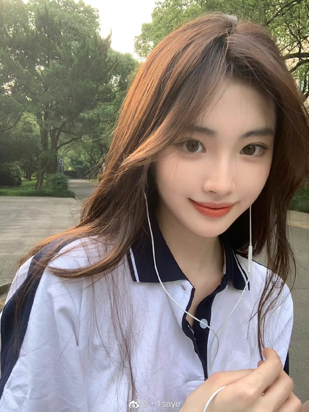 Nguoi mau Trung tai tieng anh 12