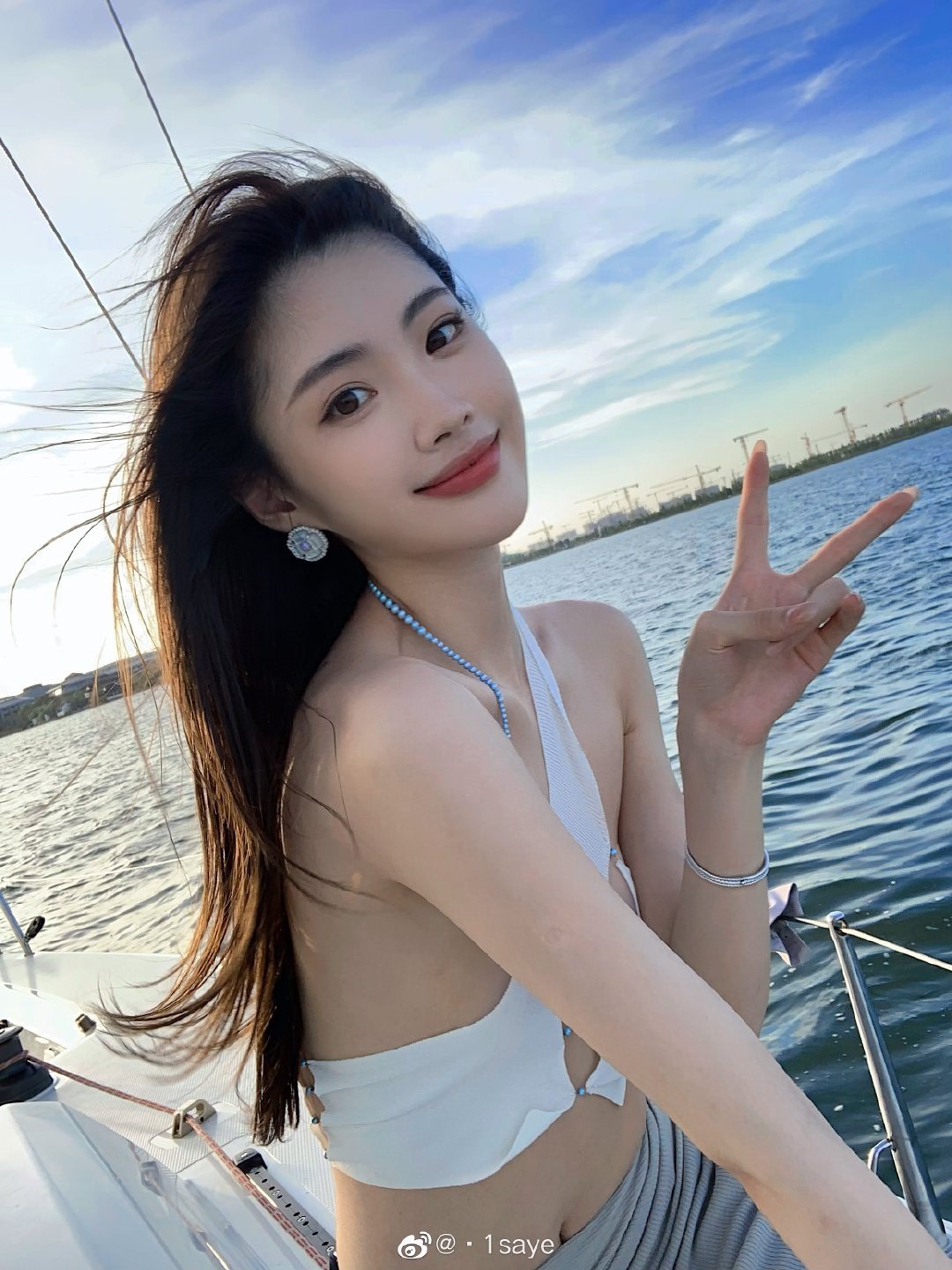 Nguoi mau Trung tai tieng anh 6