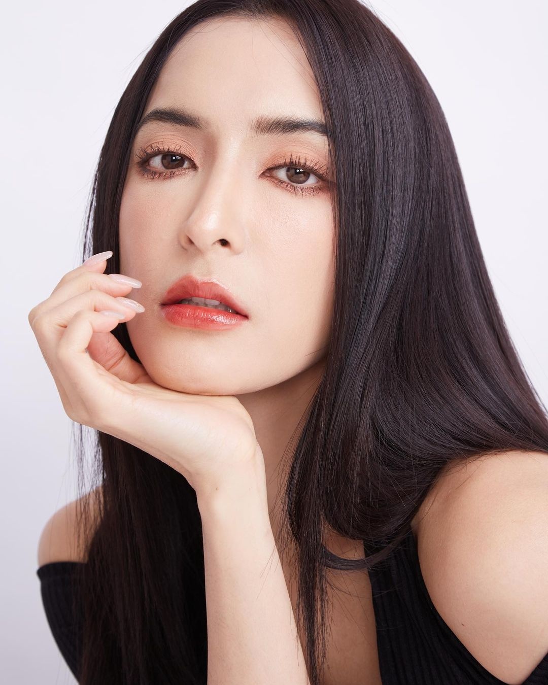 Pinky Savika lua dao anh 1