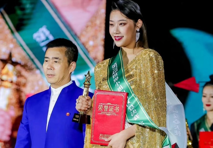 Hoa hau The gioi Trung Quoc 2021 bi tuoc vuong mien hinh anh