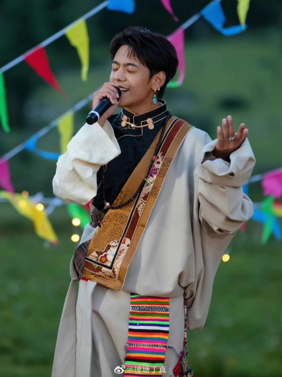 Cuộc sống Đinh Chân ảnh 2 Cuoc song Dinh Chan anh 2