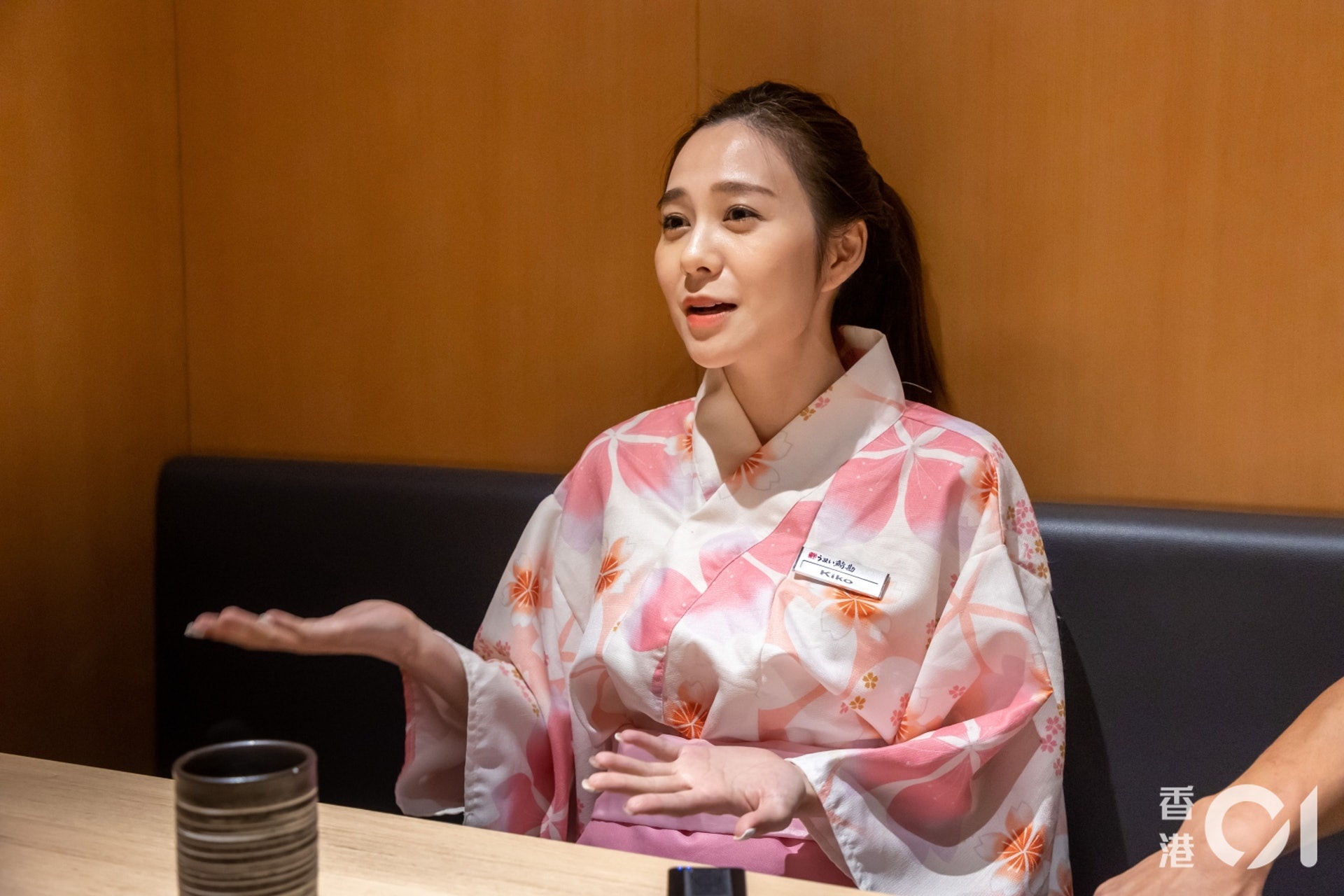 Lương Ân làm phục vụ ảnh 2 Luong An lam phuc vu anh 2