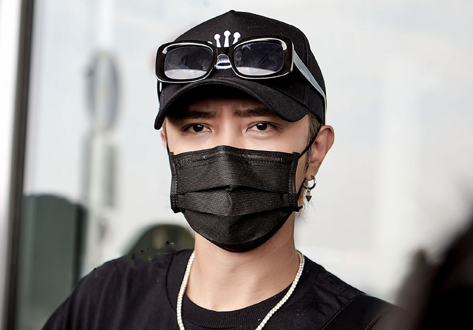 La Chi Tuong khoc khi tro lai hoat dong sau be boi doi tu hinh anh