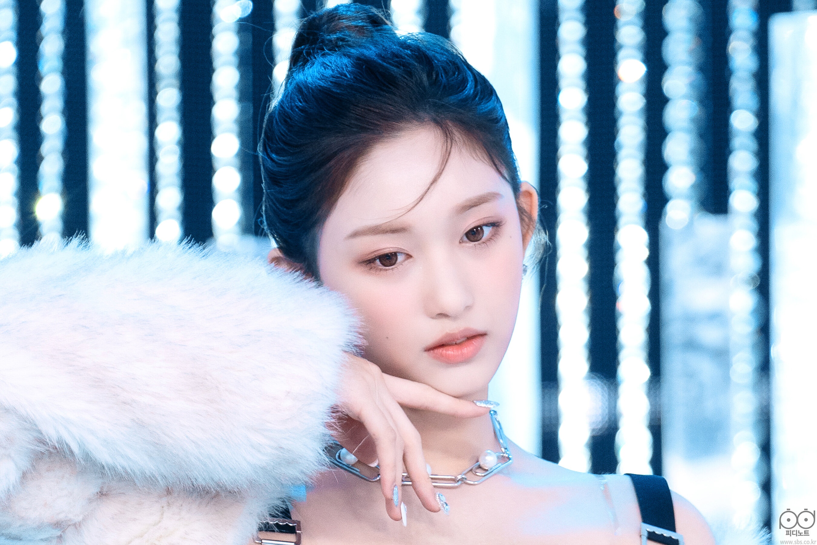 Nu than tuong 15 tuoi gay tranh cai vi khong biet Pikachu hinh anh