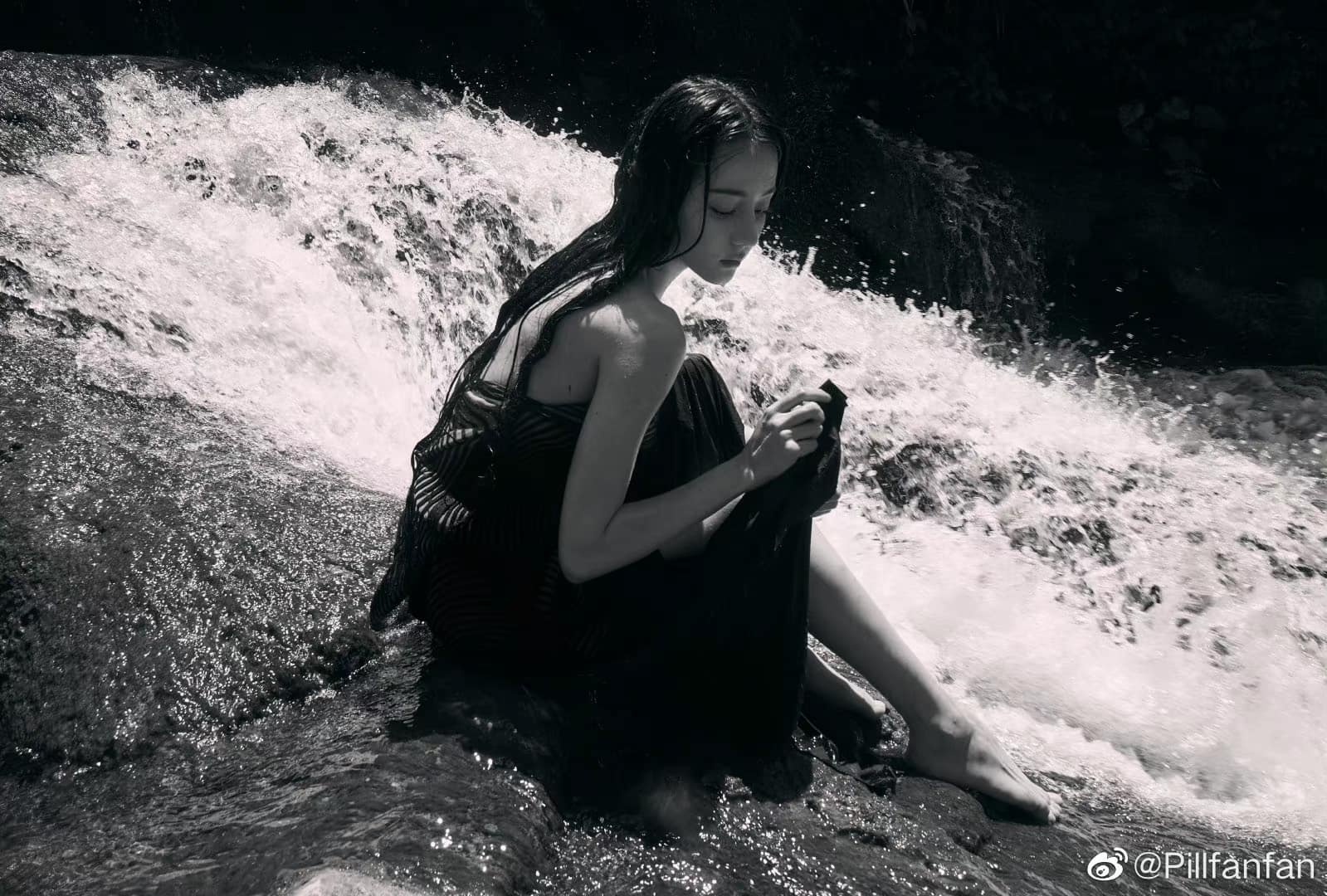 Mat moc cua Nhiet Ba anh 10