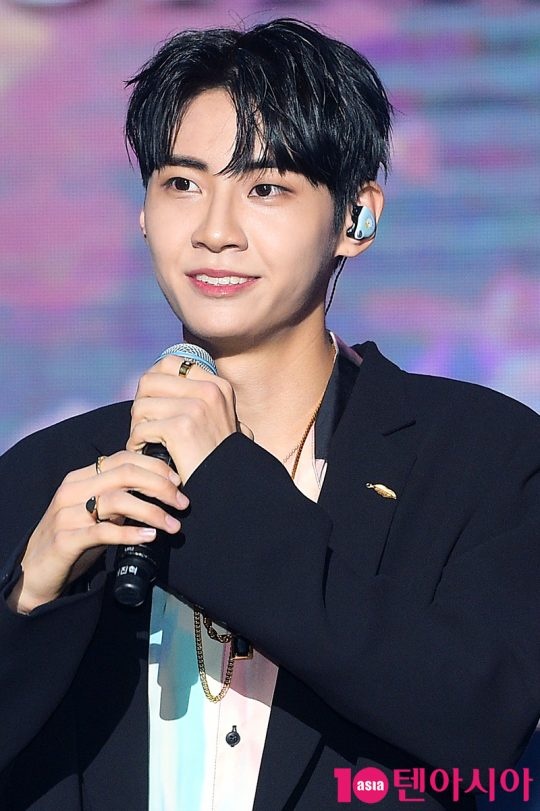 Thần tượng bị chỉ trích ảnh 1 Than tuong bi chi trich anh 1