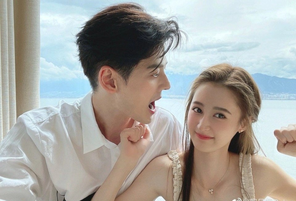 Quach Pham Sieu truc trac voi ban gai kem 19 tuoi hinh anh