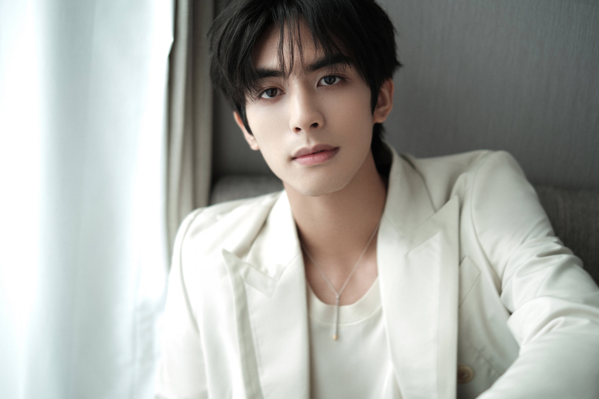 Tong Uy Long lan dan anh 1