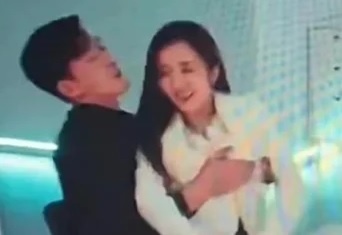 Truong Han bi chi trich vi dong cham vong 1 cua ban dien nu hinh anh