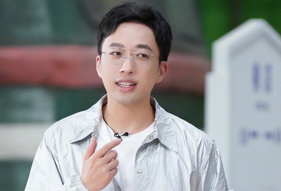 Vu Chinh lam 'Squid Game' phien ban co trang hinh anh