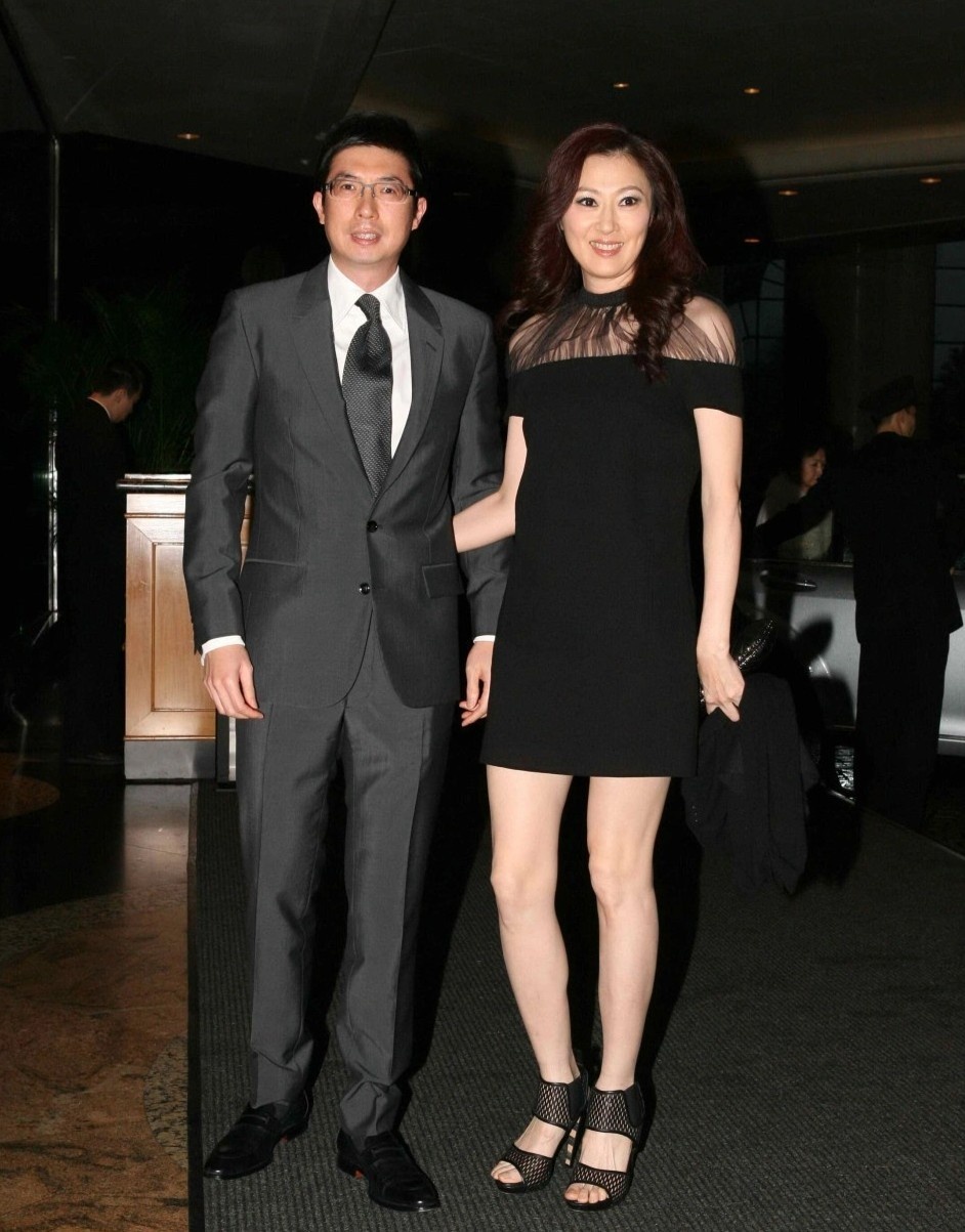 Tien Tue Nghi ly hon anh 1