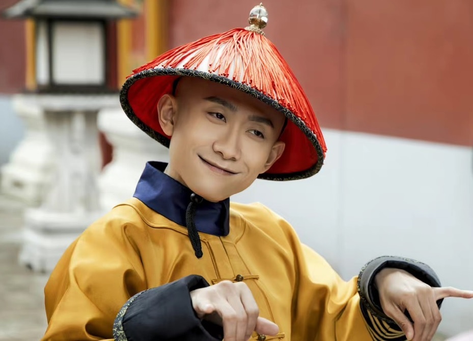 'Vi Tieu Bao' Truong Nhat Son truot doc hinh anh