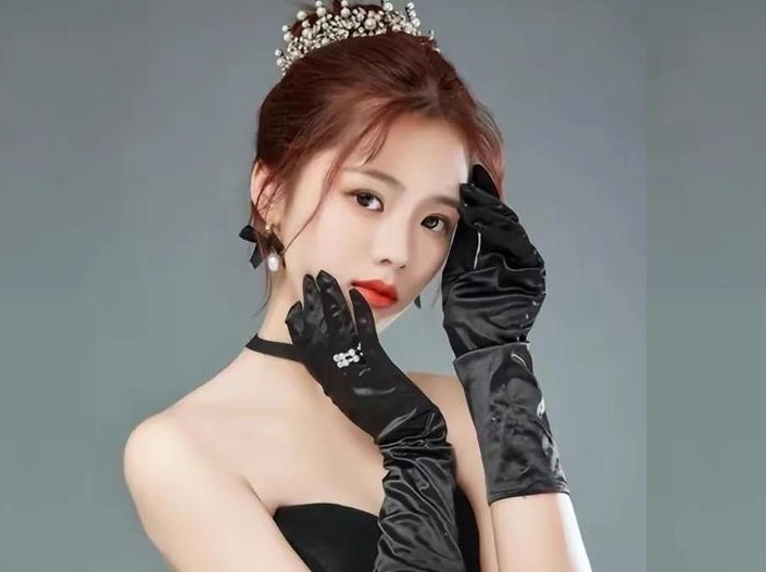 Nu nguoi mau Trung Quoc qua doi o tuoi 23 hinh anh