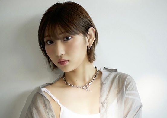 Cuoc song cua nu ca si Nhat sau khi bo hat, lam tiep vien quan ruou hinh anh