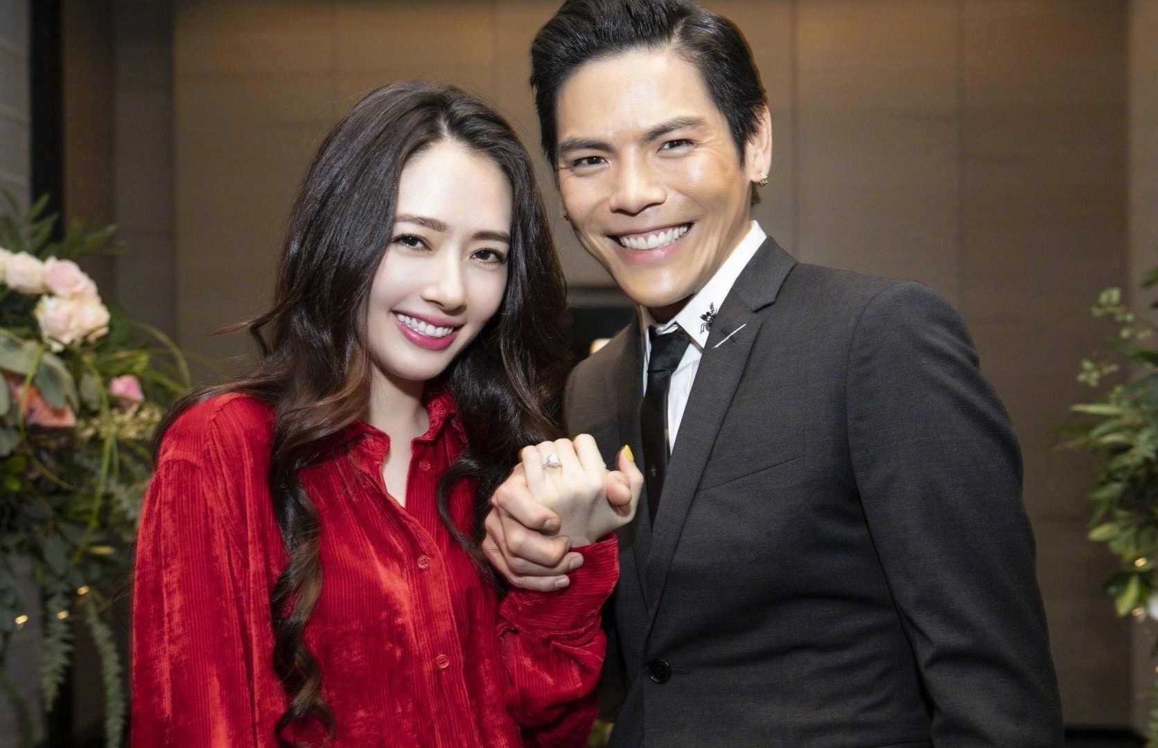 Con trai trum giai tri Hong Kong no luc han gan voi Quach Bich Dinh hinh anh