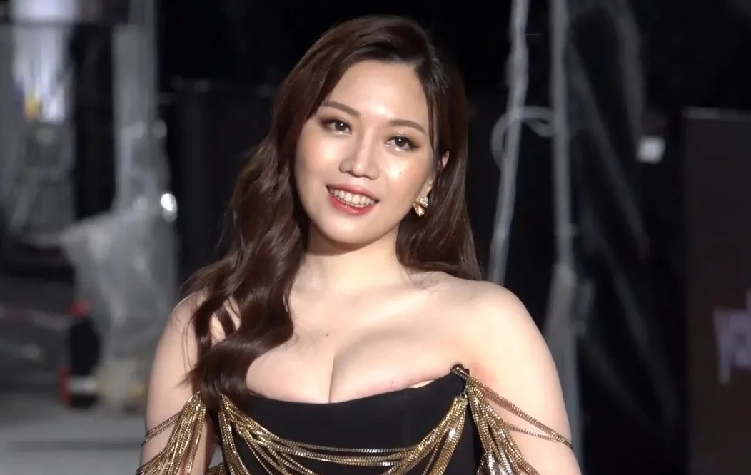 MC Thai Thuong Hoa bi chi trich vi mac phan cam tren tham do hinh anh