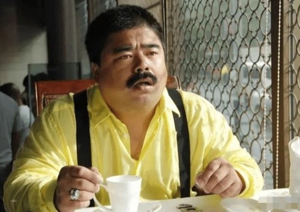 Showbiz dong bang, nghe si Hoa ngu lam shipper, ban hang rong hinh anh