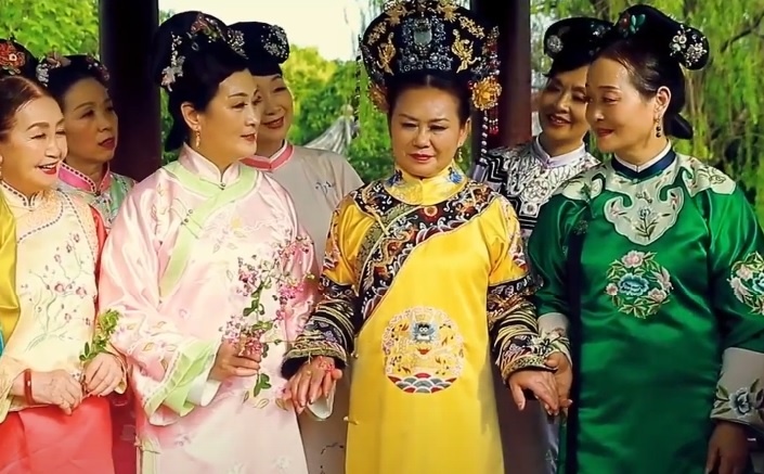 Phim ngan 'Chan Hoan truyen' cua 16 phu nu nghi huu bi go hinh anh