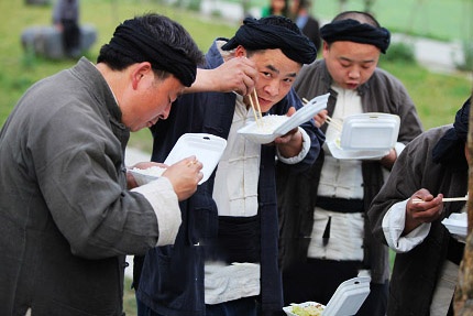 Phim truong lon nhat the gioi chim trong khung hoang hinh anh