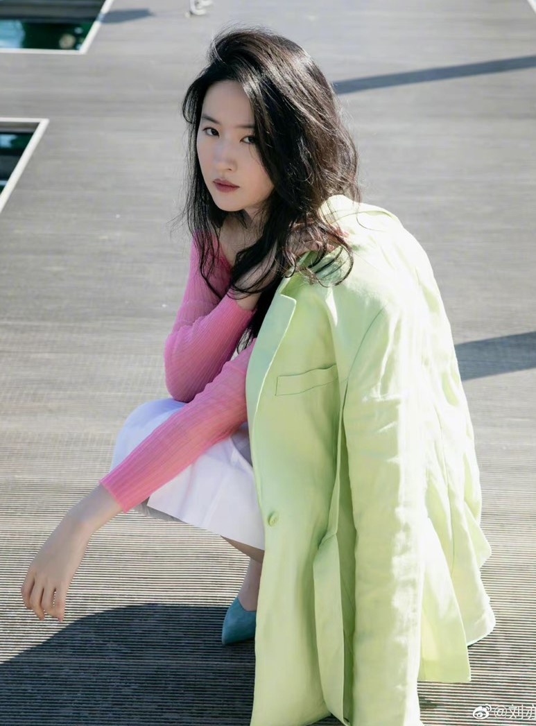 Luu Diec Phi sieu xe anh 1