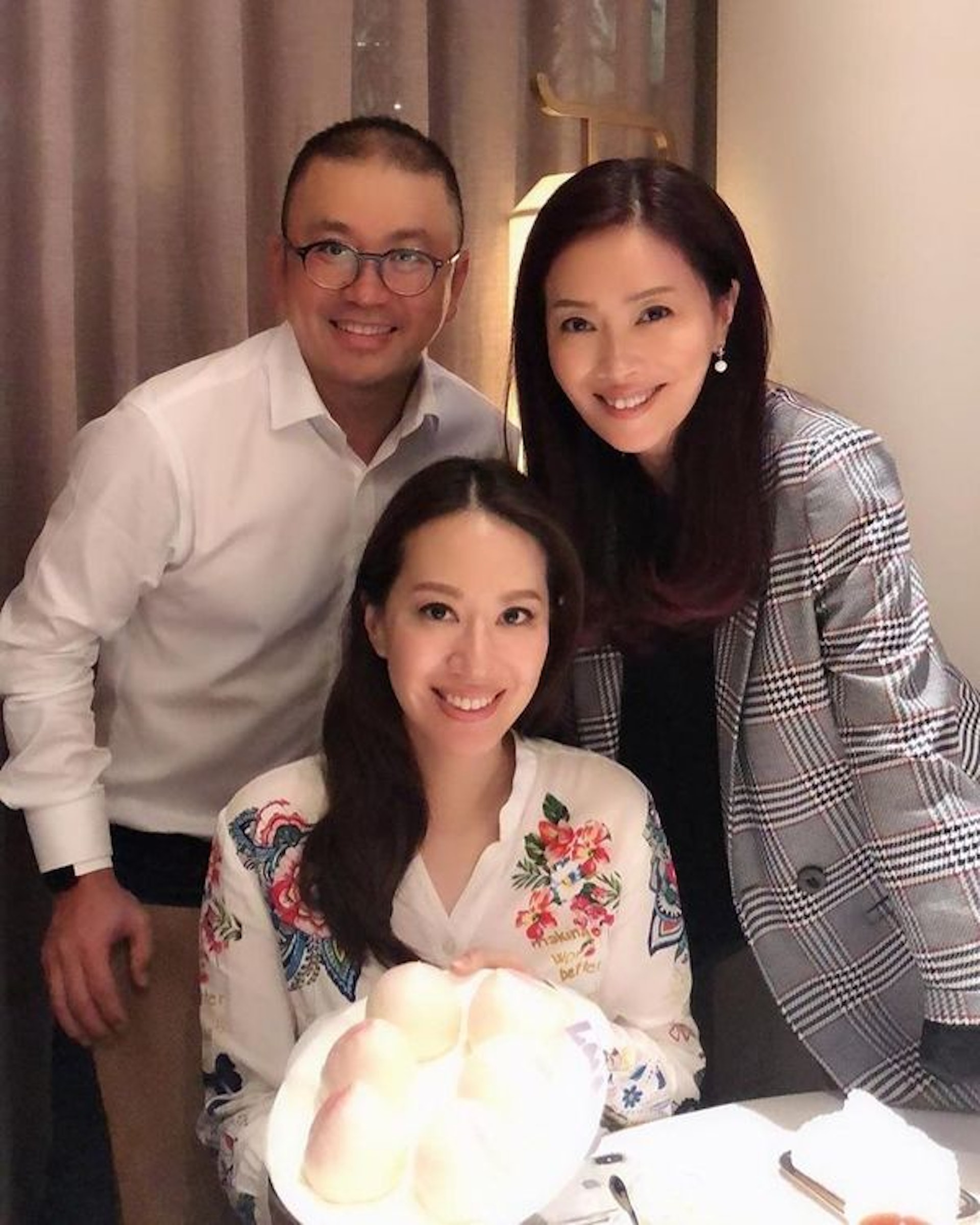 Hon nhan chu tich TVB anh 3