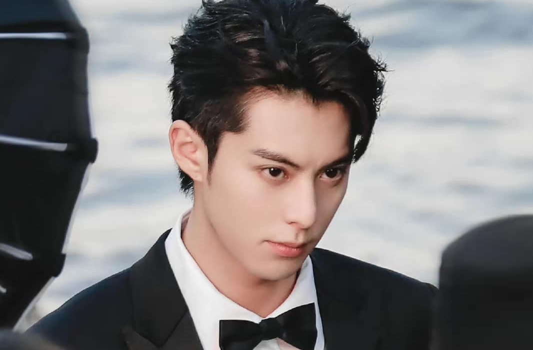 Vuong Hac De bi quay roi hinh anh