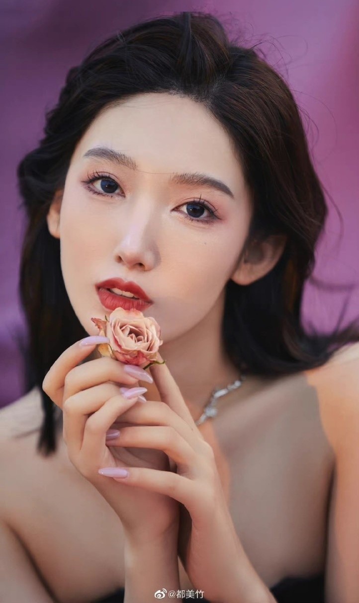 Ngo Diec Pham ngoi tu anh 1