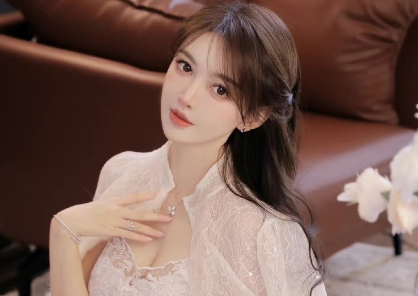 Diep Kha buc xuc vi bi hot girl loi dung hinh anh