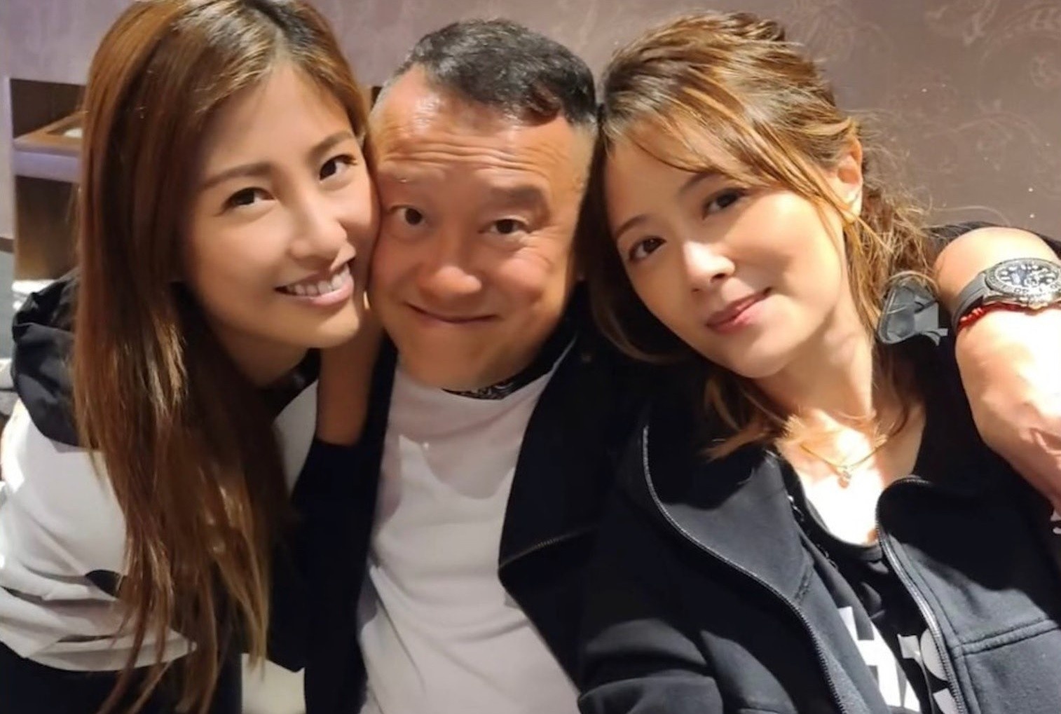 Trum giai tri Tang Chi Vy lai bi chi trich vi than mat voi phu nu hinh anh