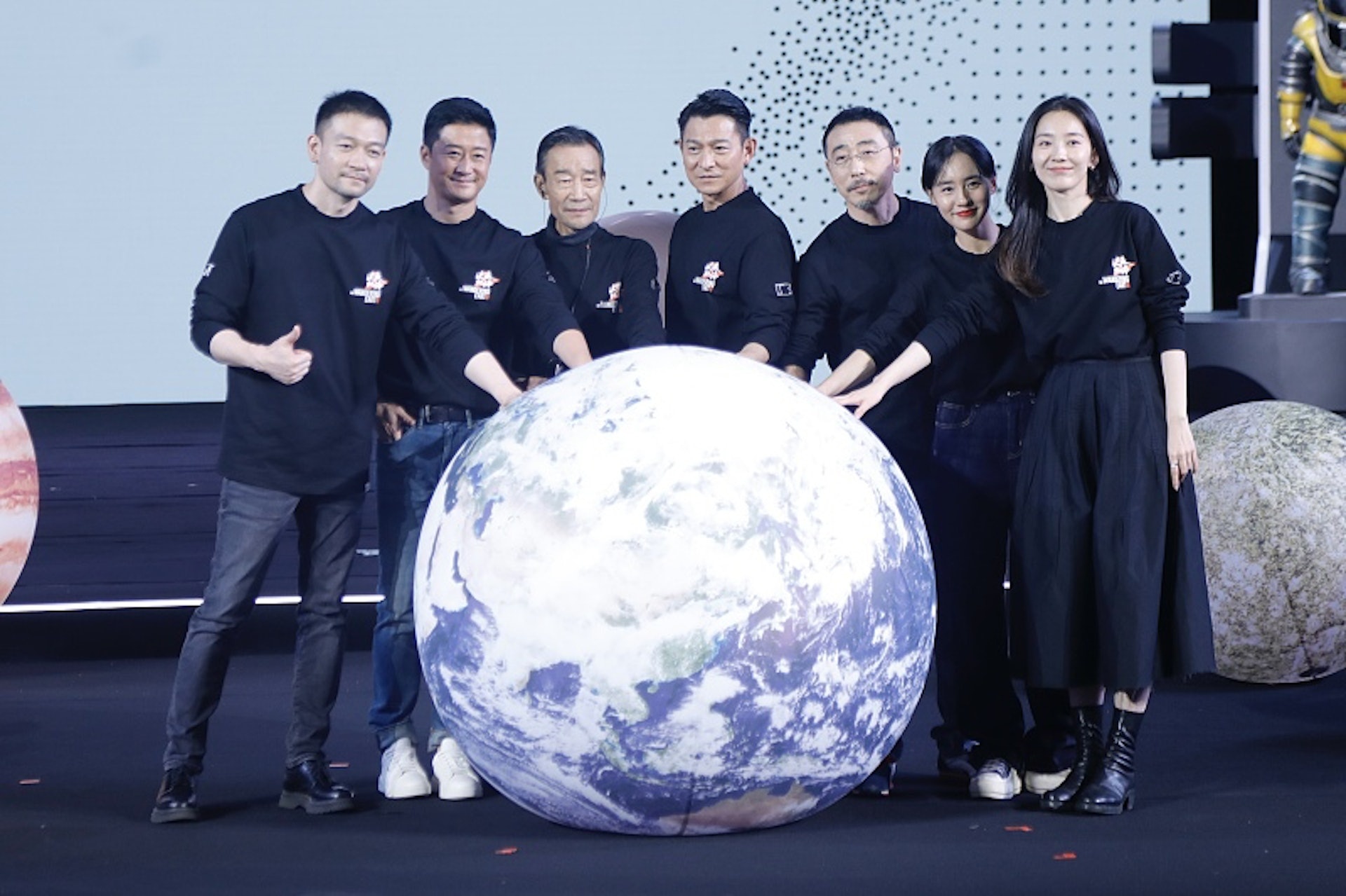 Luu lac dia cau 2 anh 1