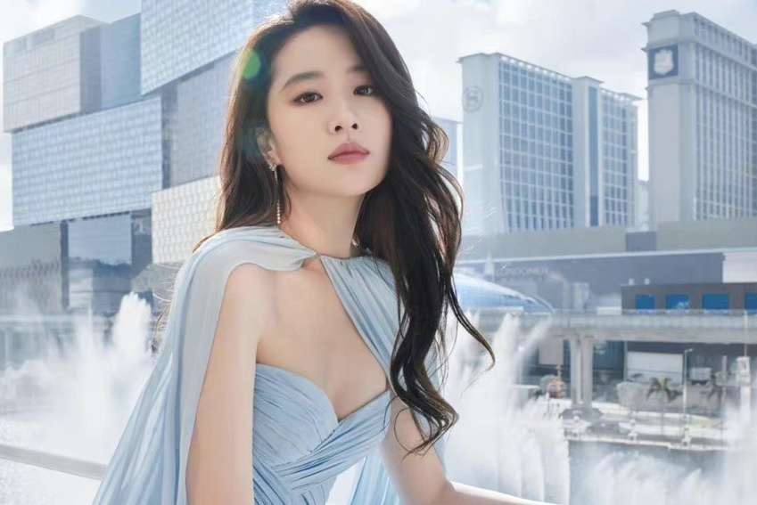 Luu Diec Phi len ngoi Thi hau hinh anh