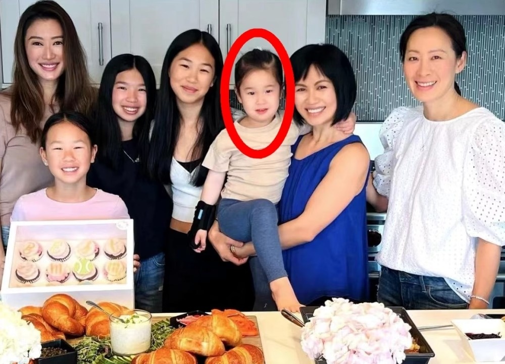 Em gai Ta Dinh Phong anh 4