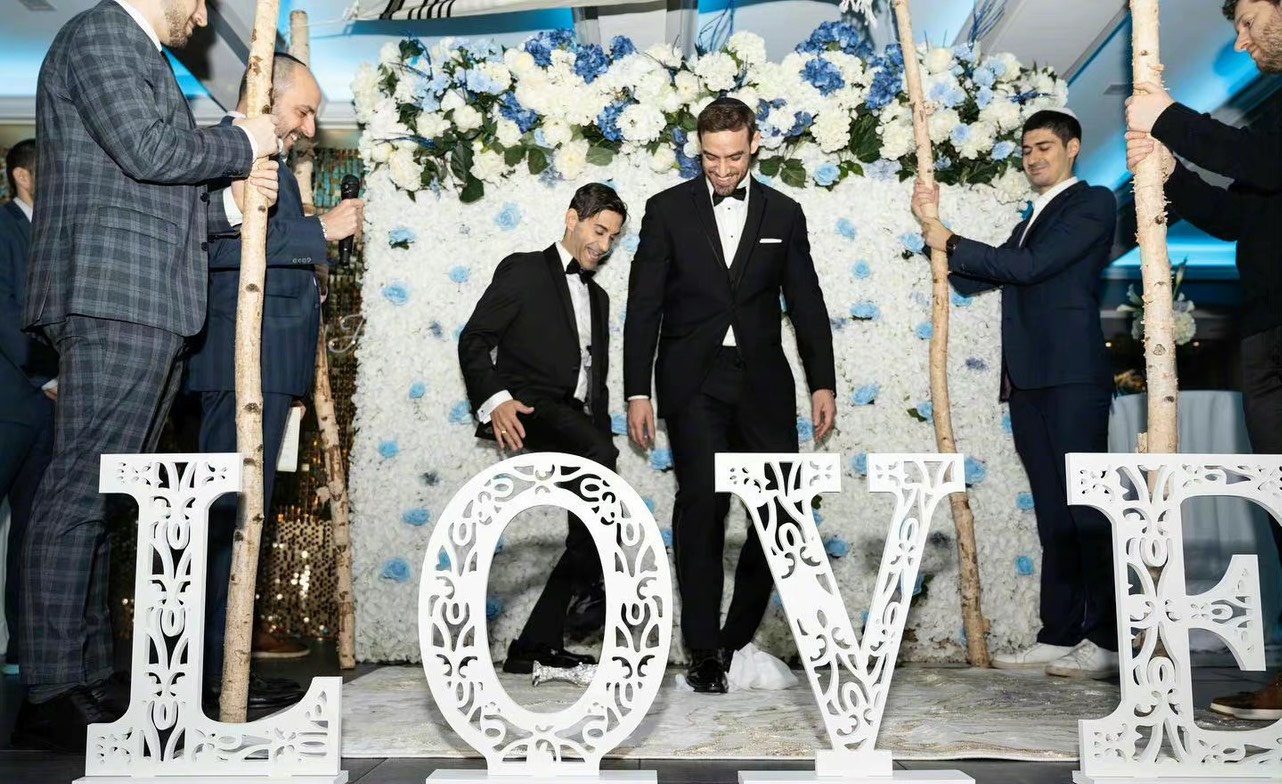 Benjamin Schwartz kết hôn ảnh 1 Benjamin Schwartz ket hon anh 1