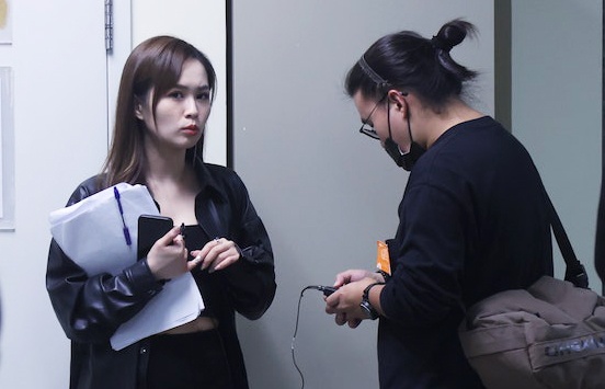 A hau Hong Kong 2022 lam nhan vien hau truong o TVB hinh anh