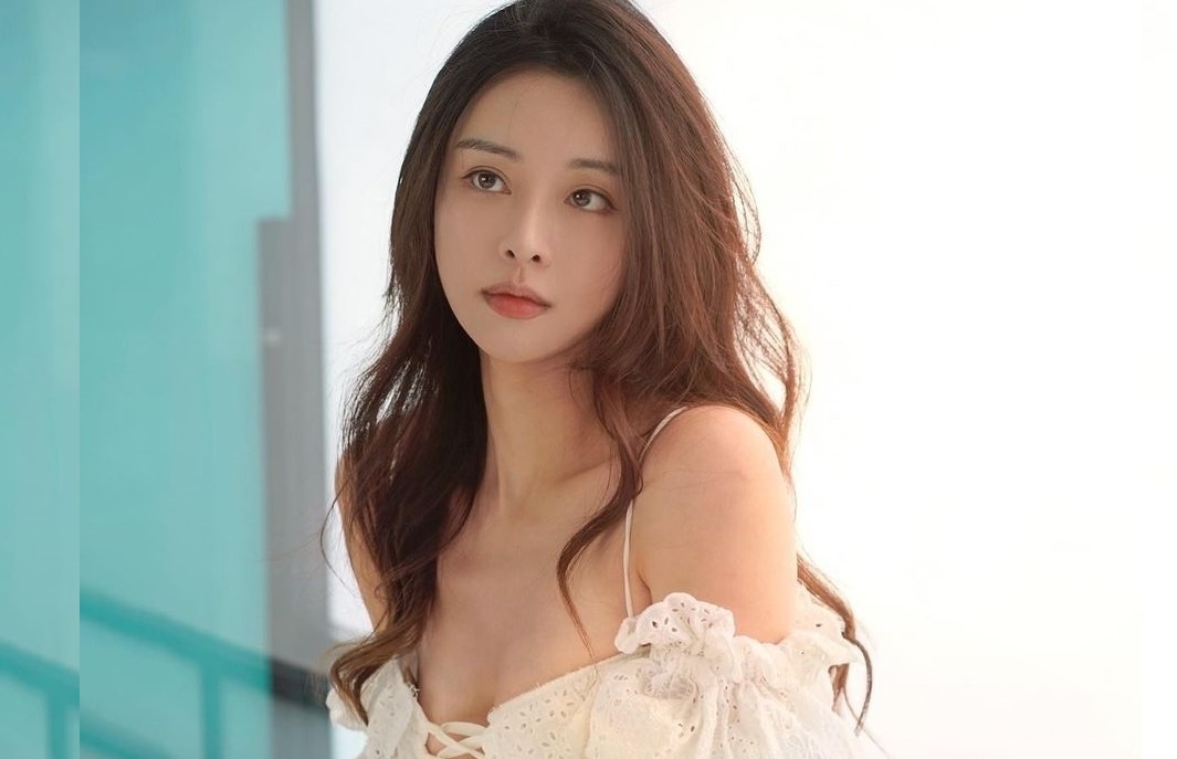 Nguoi mau Ly Nguyen Linh bi lua tinh, tien hinh anh