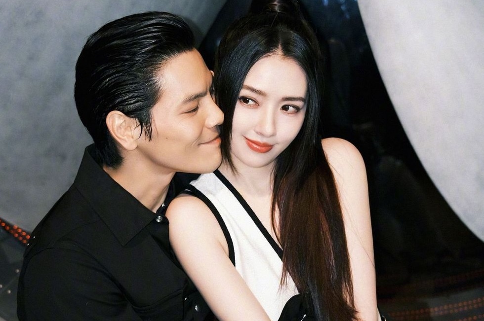 Con trai trum giai tri Hong Kong noi yeu vo sau be boi ngoai tinh hinh anh