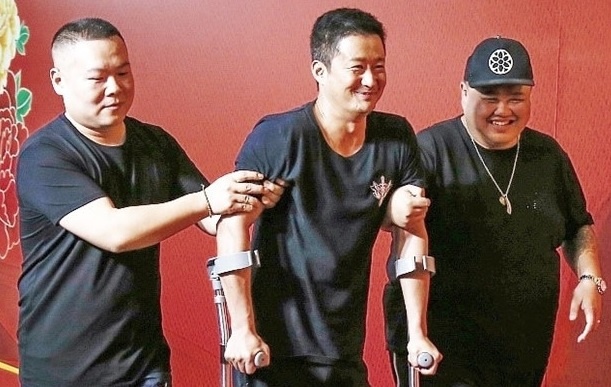 Ngo Kinh bi chan thuong hanh ha hinh anh