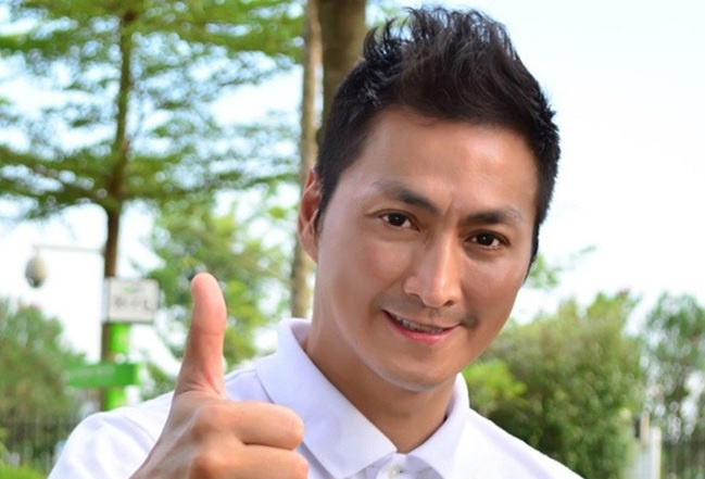 'Trien Chieu' Ha Gia Kinh doi doi nho roi showbiz hinh anh