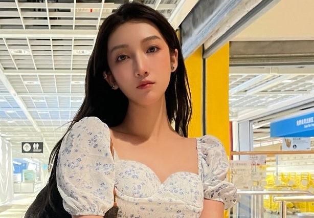 Chuyen 'anh se dua em len cao, mien em ngu voi anh' o showbiz Hoa ngu hinh anh