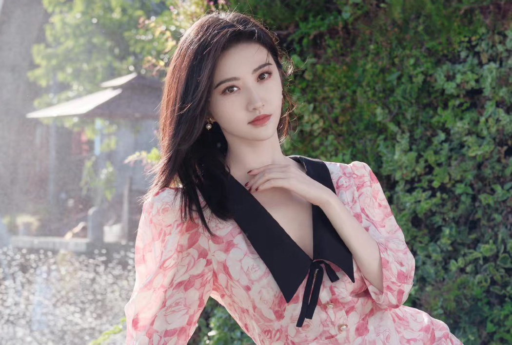 Canh Diem phan no vi bi dung anh quang cao noi dung 18+ hinh anh