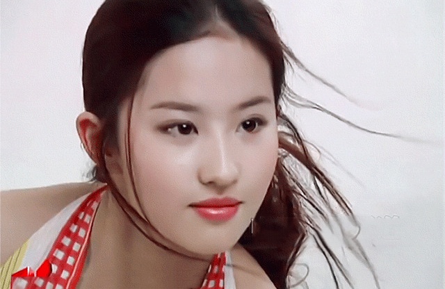 Nhan sac tuoi 16 cua Luu Diec Phi hinh anh