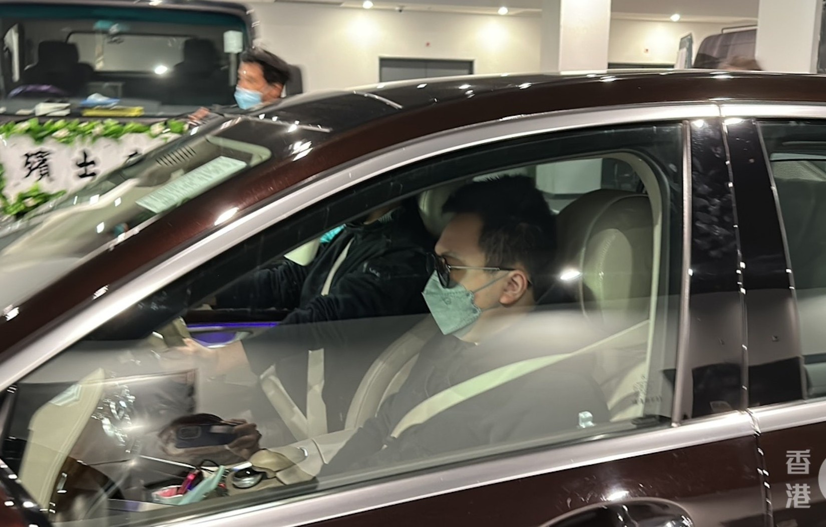 Gia dinh nhan dang thi the nguoi mau Hong Kong bi sat hai hinh anh