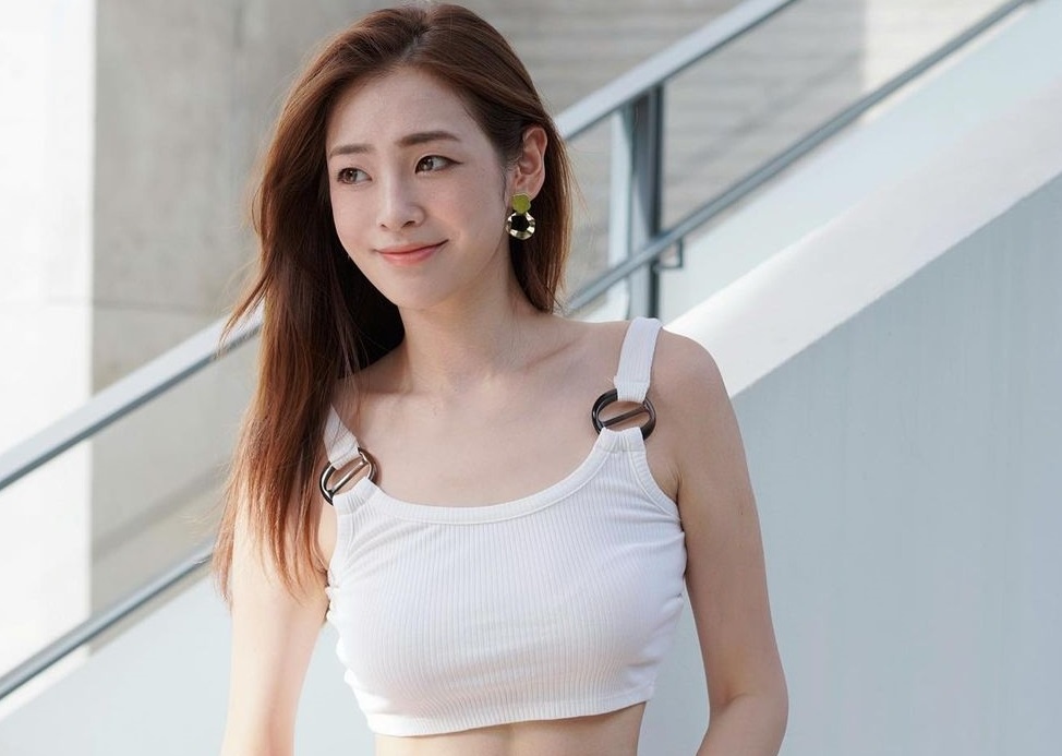 A hau Hong Kong duoc TVB go lenh cam song hinh anh