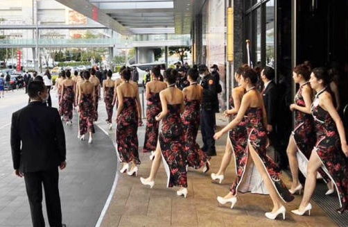 Dieu tra vu 170 co gai du tiec ruou cung nghe si va dai gia Dai Loan hinh anh