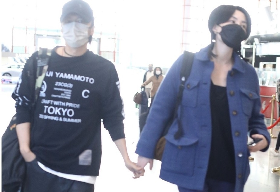 Ta Dinh Phong lan hiem hoi cong khai nam tay Vuong Phi hinh anh