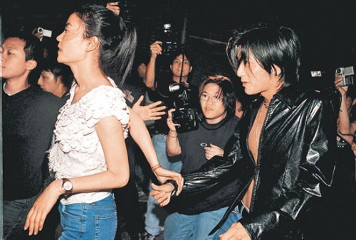 Khung hoang dang sau cu nam tay the ky cua Ta Dinh Phong - Vuong Phi hinh anh