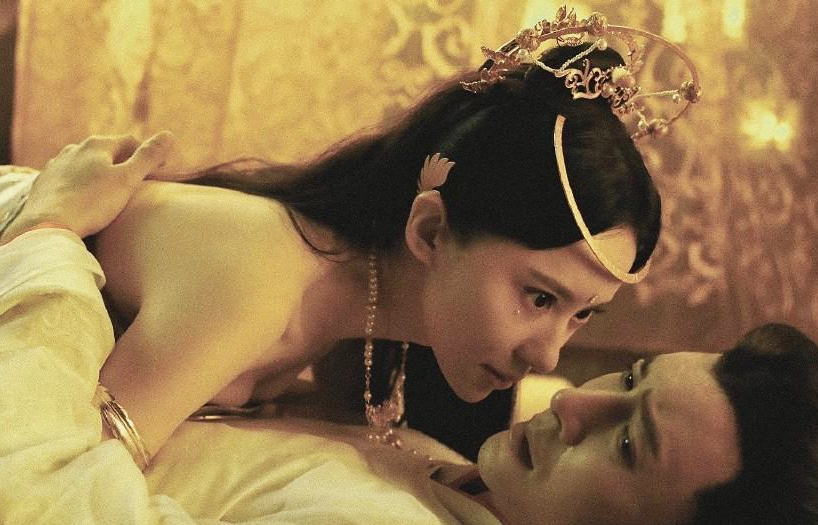 Tran ngap canh nong dung tuc trong phim lieu trai Trung Quoc hinh anh