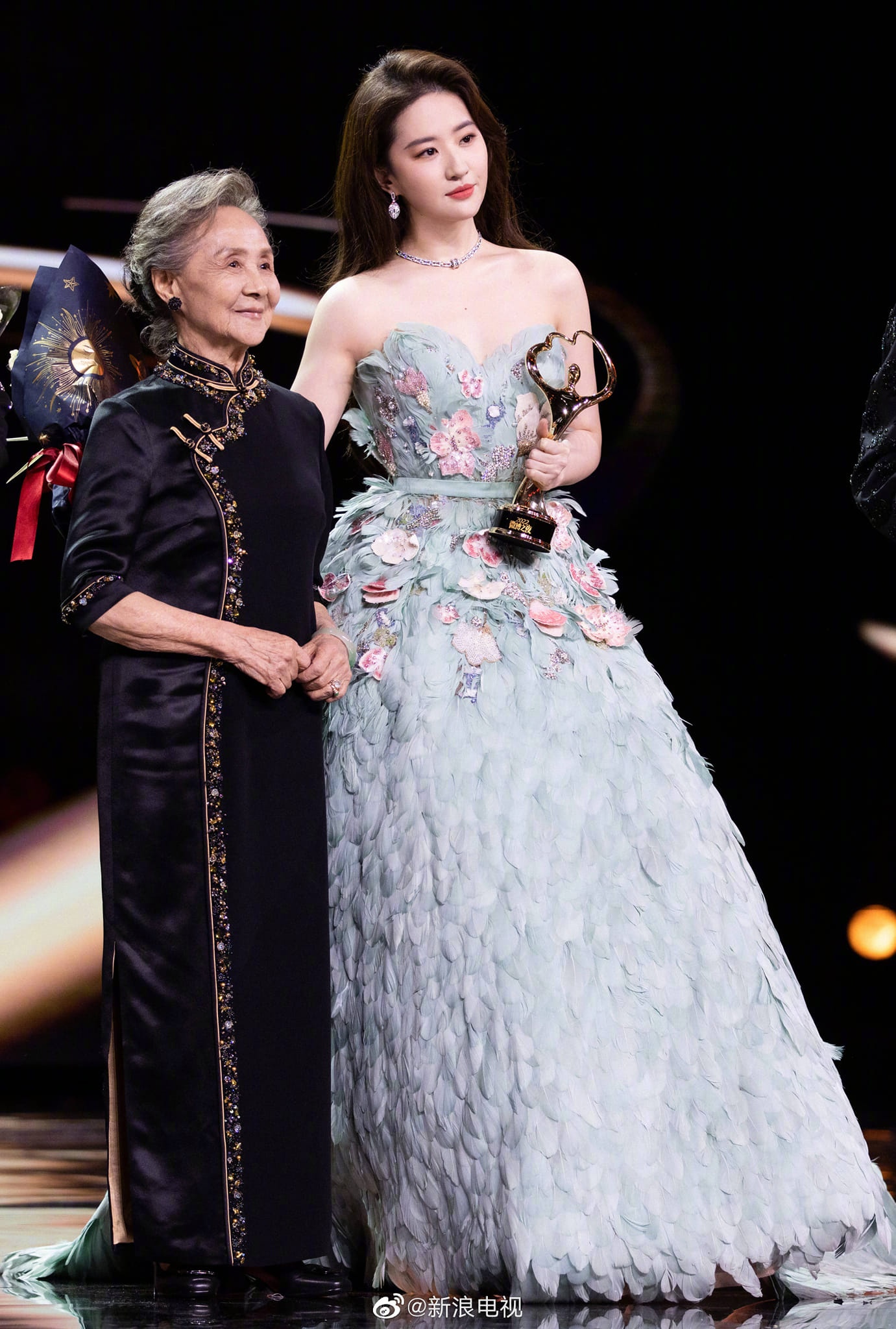 Dem hoi Weibo anh 13