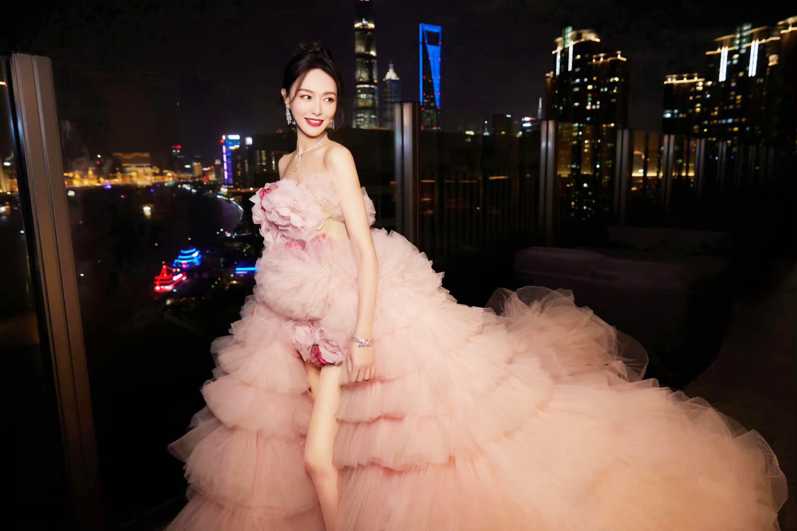 Duong Yen bi cam cua anh 1