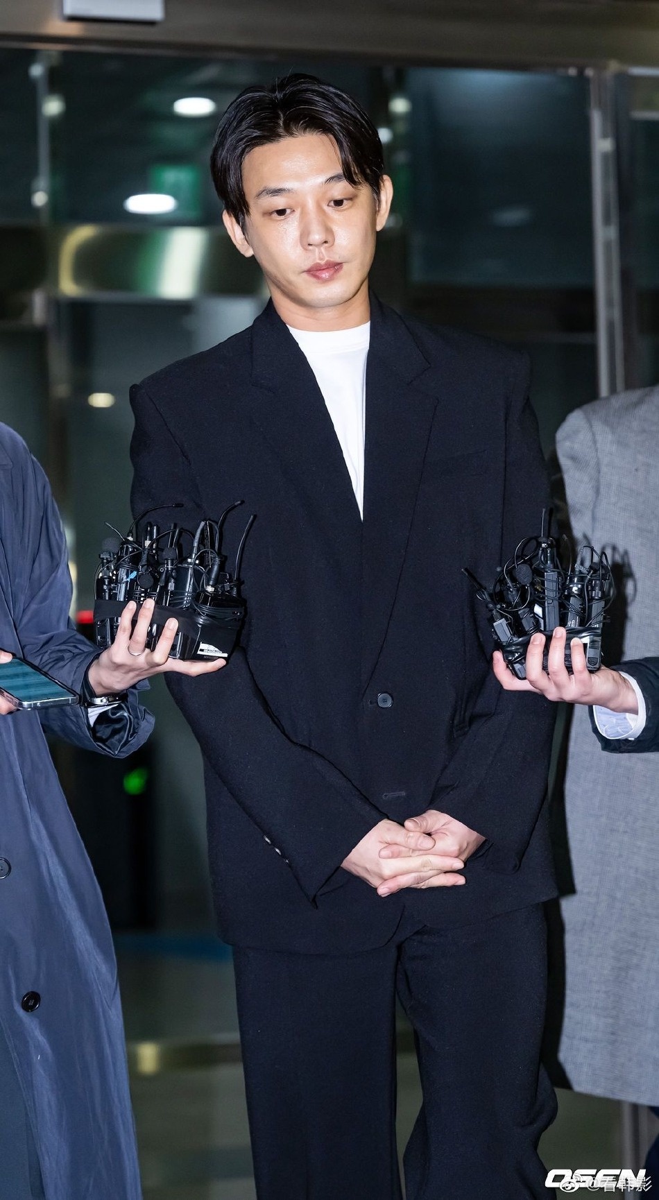 Yoo Ah In bi bat anh 1